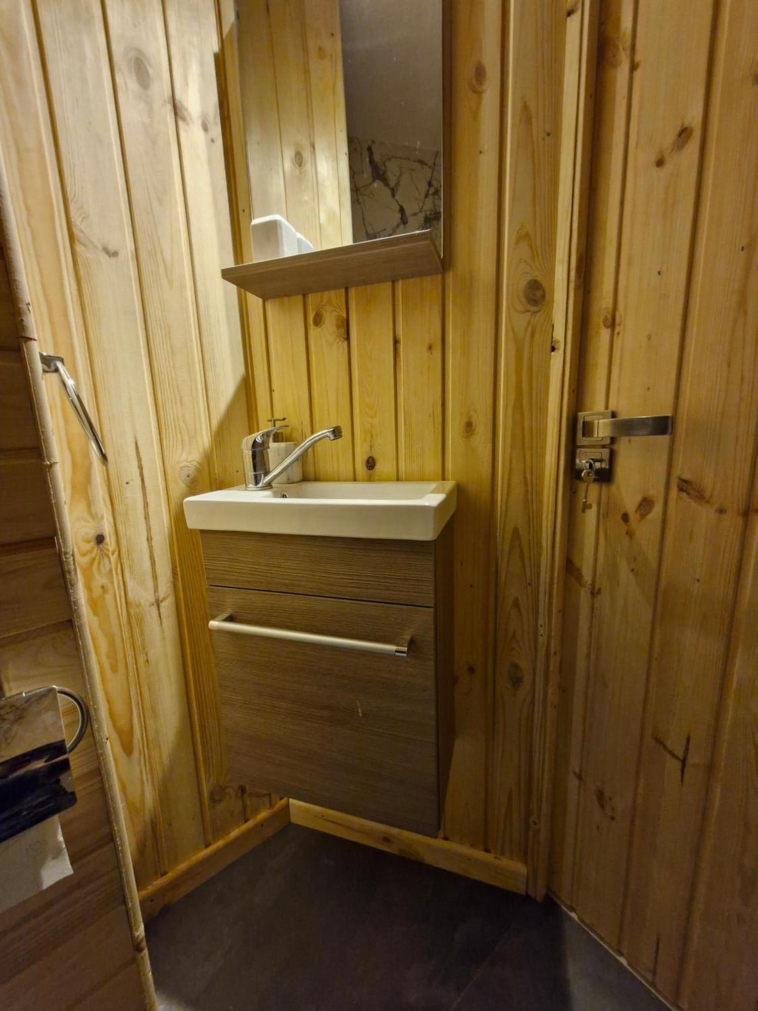 Cabana Din Padurea Valeni Vălenii de Munte Esterno foto